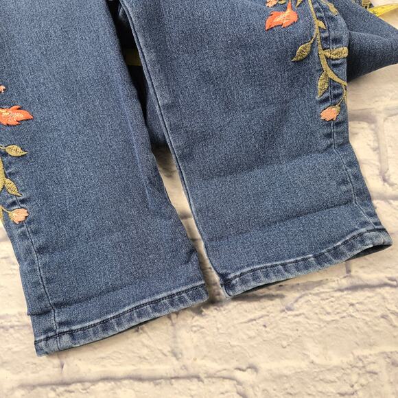 DG2 by Diane Gilman Women's Jeans Boho Floral Embroidered size 8 Petite - Picture 15 of 16